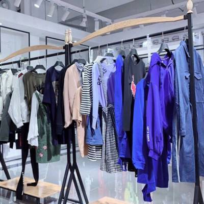宜興廈門庫存服裝 零售市場的新機(jī)遇與挑戰(zhàn)